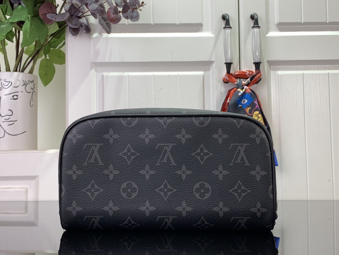 ルイヴィトン バスルームポーチ 新作 Louis Vuitton トイレタリー・バッグ ブラック M11508 モノグラム・エクスリプス キャンバス シルバー金具 - 画像 (7)
