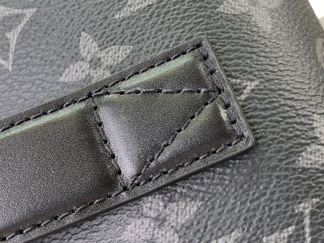 ルイヴィトン バスルームポーチ 新作 Louis Vuitton トイレタリー・バッグ ブラック M11508 モノグラム・エクスリプス キャンバス シルバー金具 - 画像 (4)