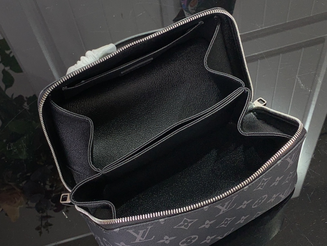 ルイヴィトン バスルームポーチ 新作 Louis Vuitton トイレタリー・バッグ ブラック M11508 モノグラム・エクスリプス キャンバス シルバー金具 - 画像 (3)