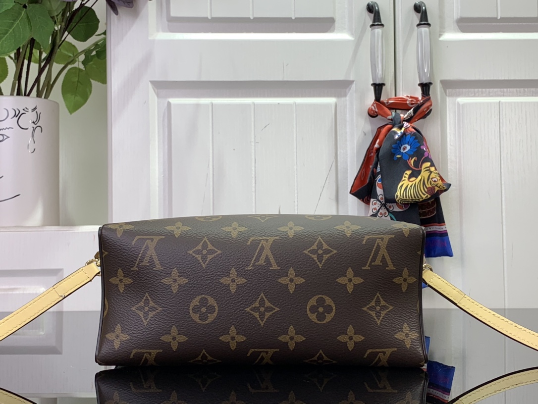 ルイヴィトン ポーチ 新作 Louis Vuitton ブルームポーチ バナナ イエロー M11672 モノグラム・キャンバス ゴールド金具 - 画像 (8)