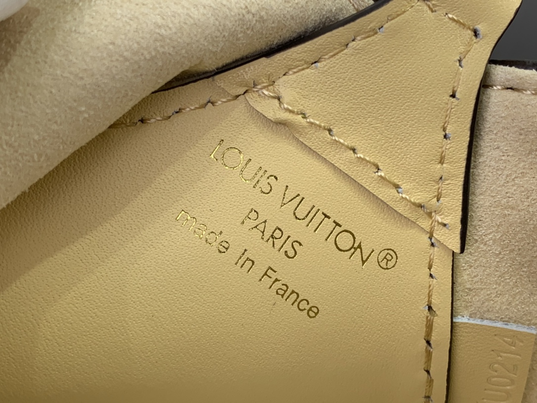 ルイヴィトン ポーチ 新作 Louis Vuitton ブルームポーチ バナナ イエロー M11672 モノグラム・キャンバス ゴールド金具 - 画像 (2)