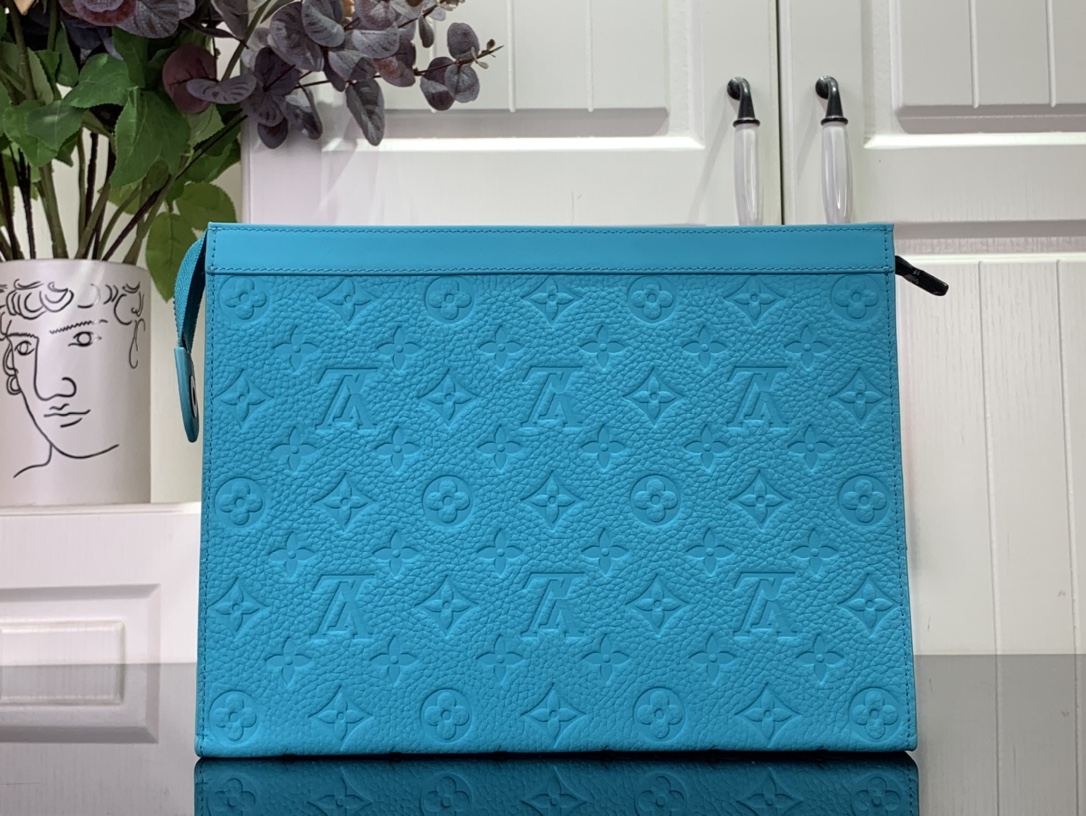 ルイヴィトン クラッチバッグ 新作 Louis Vuitton ポシェット・ヴォワヤージュ MM ターコイズ M11466 モノグラム・パターン ブラック金具 - 画像 (8)