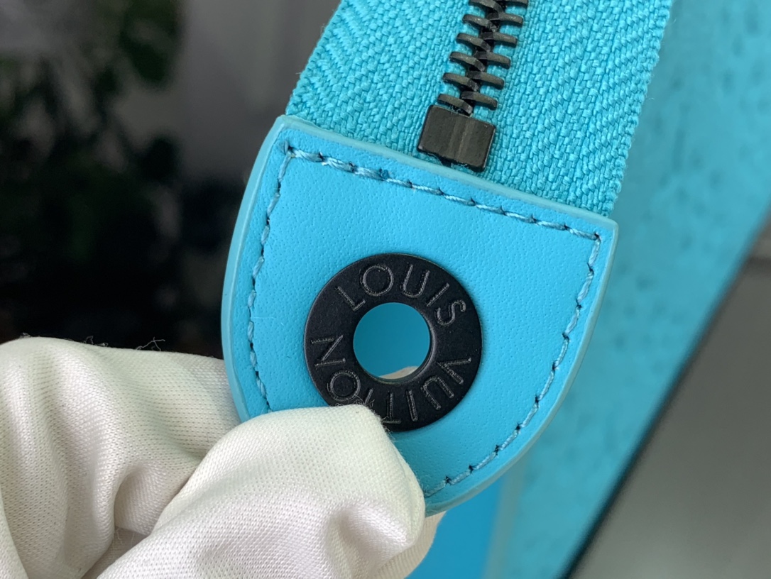 ルイヴィトン クラッチバッグ 新作 Louis Vuitton ポシェット・ヴォワヤージュ MM ターコイズ M11466 モノグラム・パターン ブラック金具 - 画像 (5)