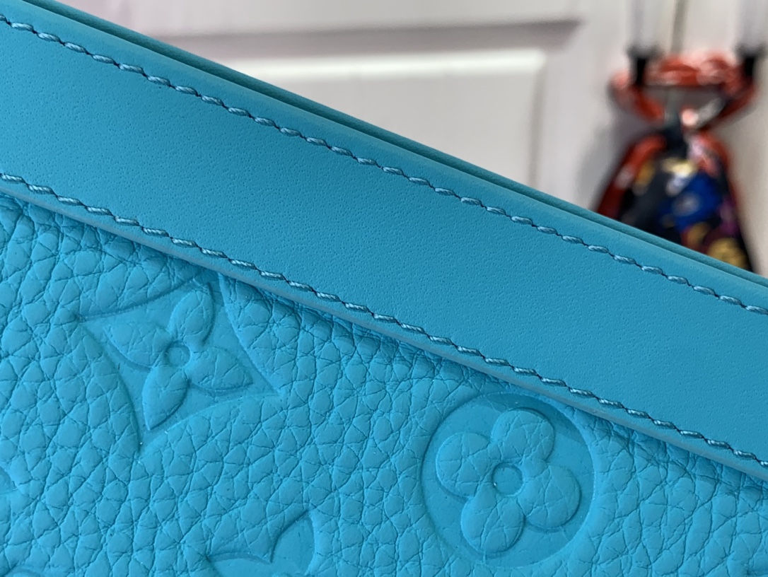 ルイヴィトン クラッチバッグ 新作 Louis Vuitton ポシェット・ヴォワヤージュ MM ターコイズ M11466 モノグラム・パターン ブラック金具 - 画像 (4)
