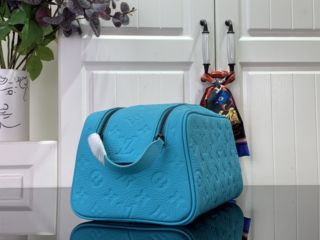 ルイヴィトン バスルームポーチ 新作 Louis Vuitton ドップ・キット ターコイズ M44494 モノグラム・パターン ブラック金具 - 画像 (9)
