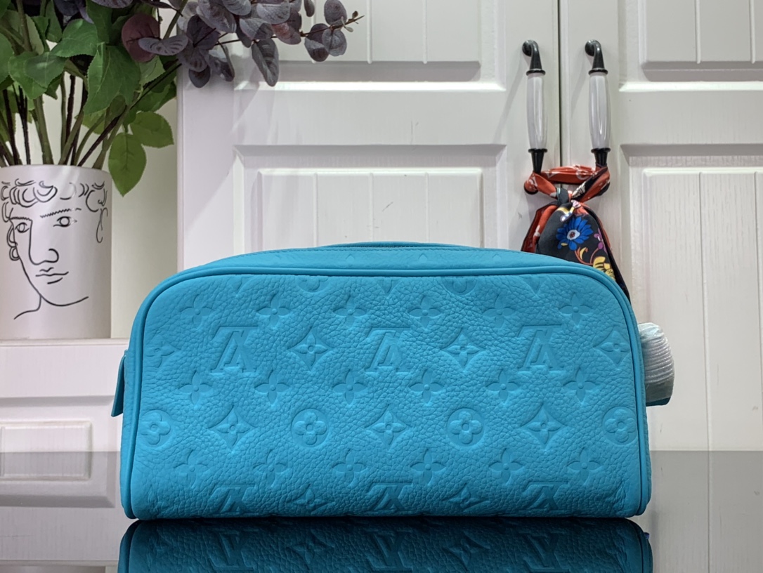 ルイヴィトン バスルームポーチ 新作 Louis Vuitton ドップ・キット ターコイズ M44494 モノグラム・パターン ブラック金具 - 画像 (8)