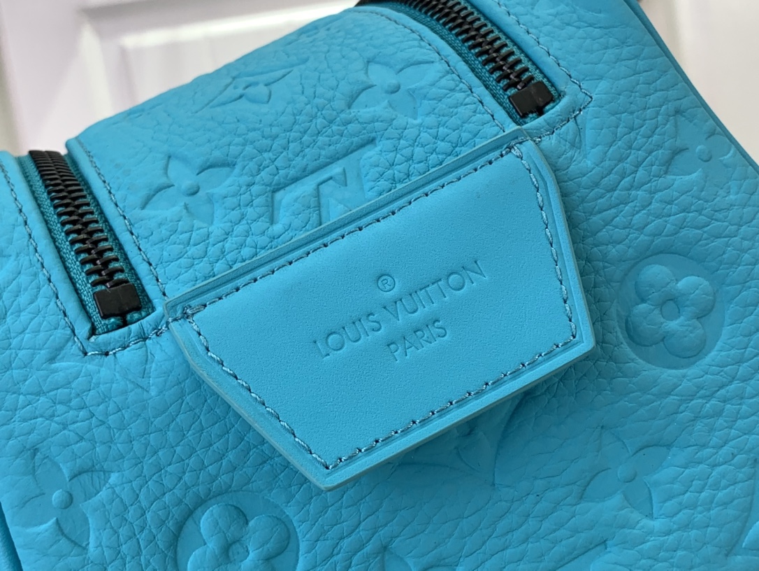 ルイヴィトン バスルームポーチ 新作 Louis Vuitton ドップ・キット ターコイズ M44494 モノグラム・パターン ブラック金具 - 画像 (5)