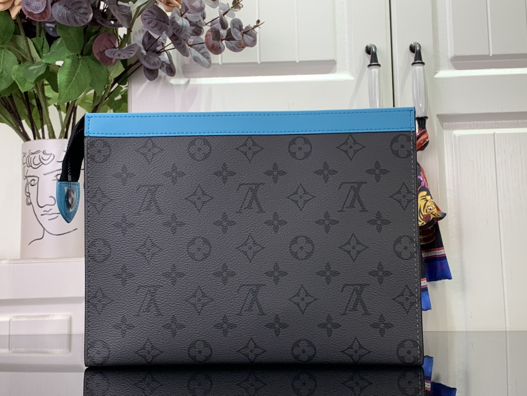 ルイヴィトン クラッチバッグ 新作 Louis Vuitton ポシェット・ヴォワヤージュ MM ターコイズ M11466 モノグラム・エクリプス リバース キャンバス ブラック金具 - 画像 (8)