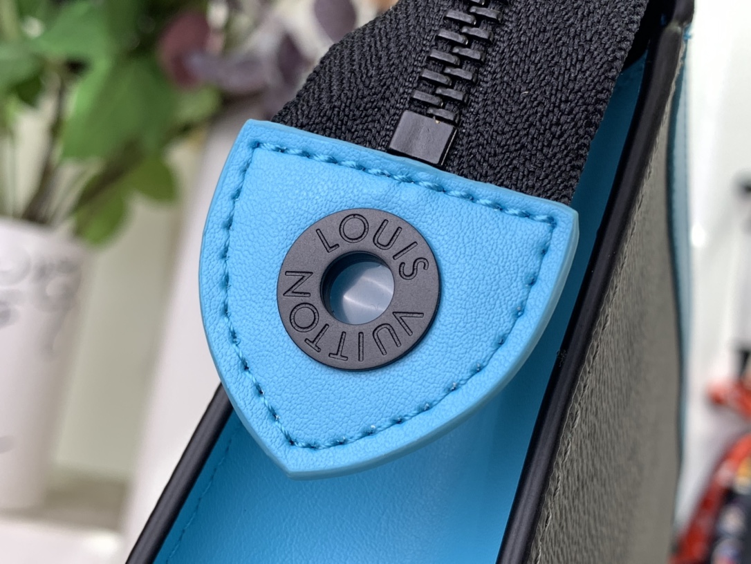 ルイヴィトン クラッチバッグ 新作 Louis Vuitton ポシェット・ヴォワヤージュ MM ターコイズ M11466 モノグラム・エクリプス リバース キャンバス ブラック金具 - 画像 (6)