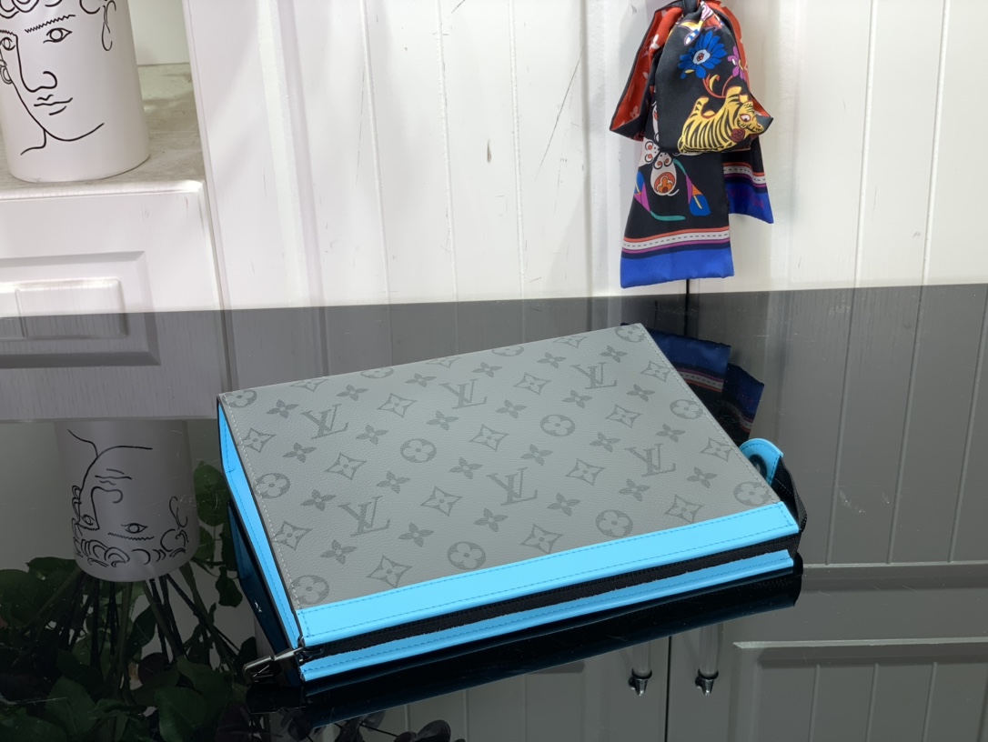 ルイヴィトン クラッチバッグ 新作 Louis Vuitton ポシェット・ヴォワヤージュ MM ターコイズ M11466 モノグラム・エクリプス リバース キャンバス ブラック金具 - 画像 (4)