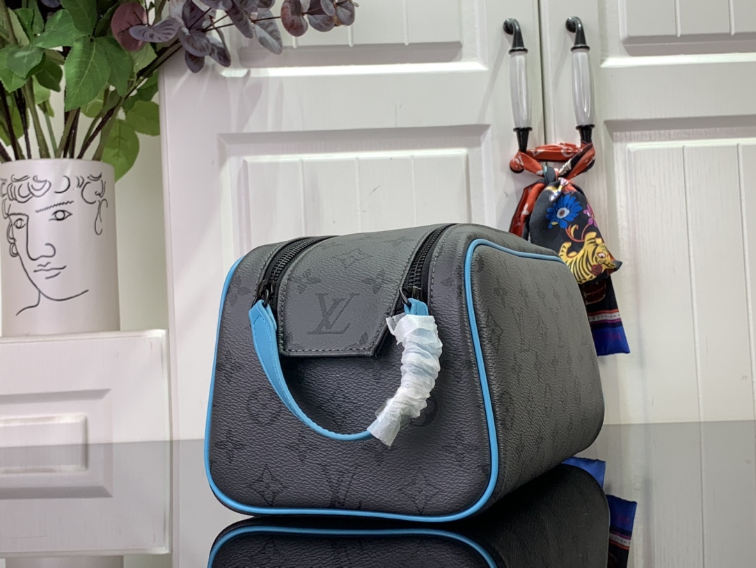 ルイヴィトン バスルームポーチ 新作 Louis Vuitton ドップ・キット ターコイズ M11482 モノグラム・エクリプス リバース キャンバス ブラック金具 - 画像 (8)