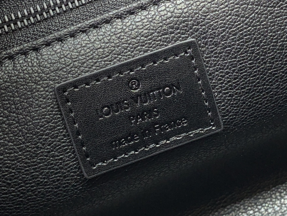 ルイヴィトン バスルームポーチ 新作 Louis Vuitton ドップ・キット ターコイズ M11482 モノグラム・エクリプス リバース キャンバス ブラック金具 - 画像 (3)