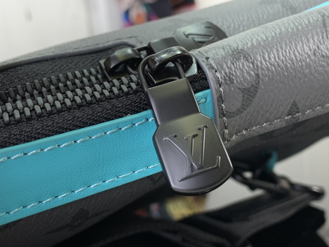 ルイヴィトン スリングバッグ 新作 Louis Vuitton アヴェニュー・スリングバッグ PM ターコイズ M11703 モノグラム・エクリプス リバース キャンバス ブラック金具 - 画像 (6)