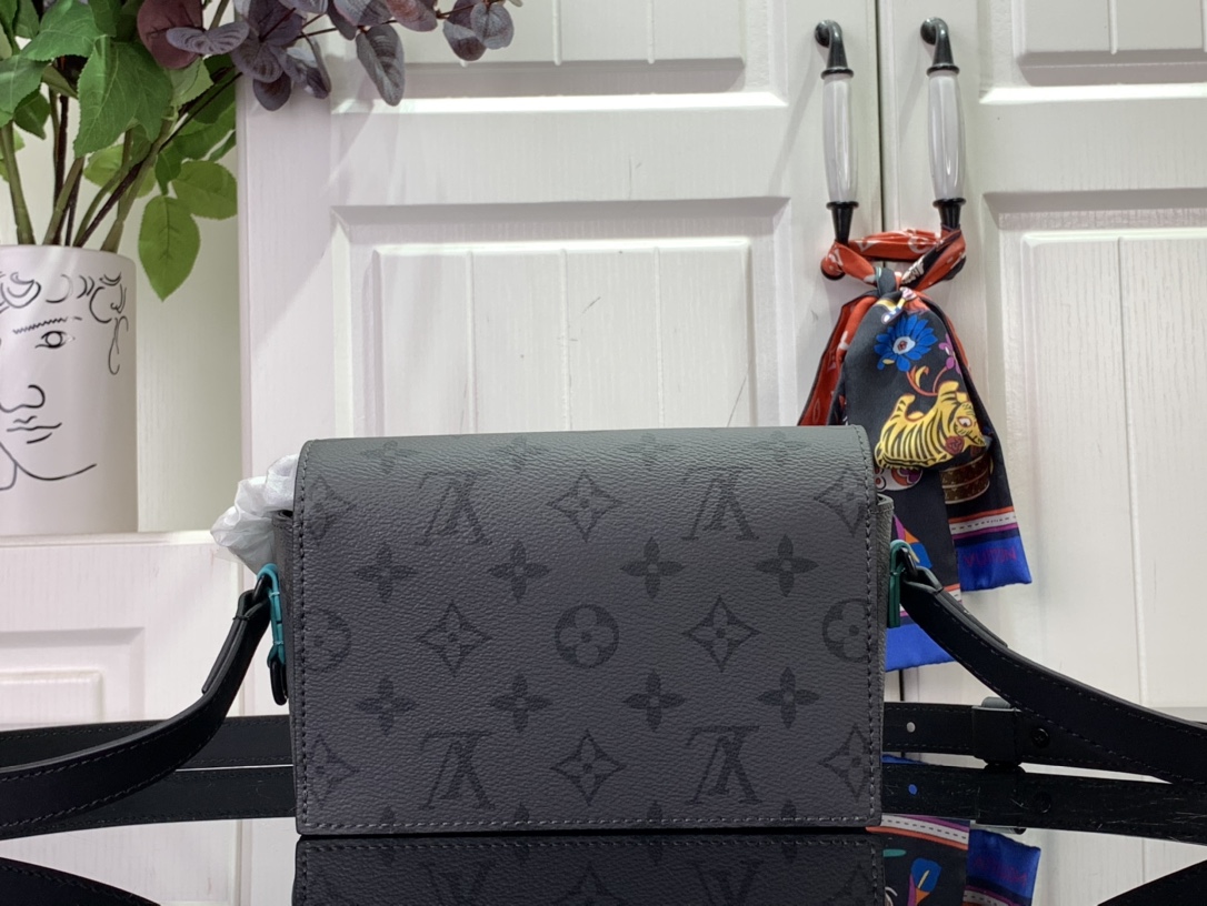 ルイヴィトン スティーマー 新作 Louis Vuitton スティーマー・ウェアラブル ウォレット ターコイズ M11496 モノグラム・エクリプス リバース キャンバス ブラック金具 - 画像 (8)