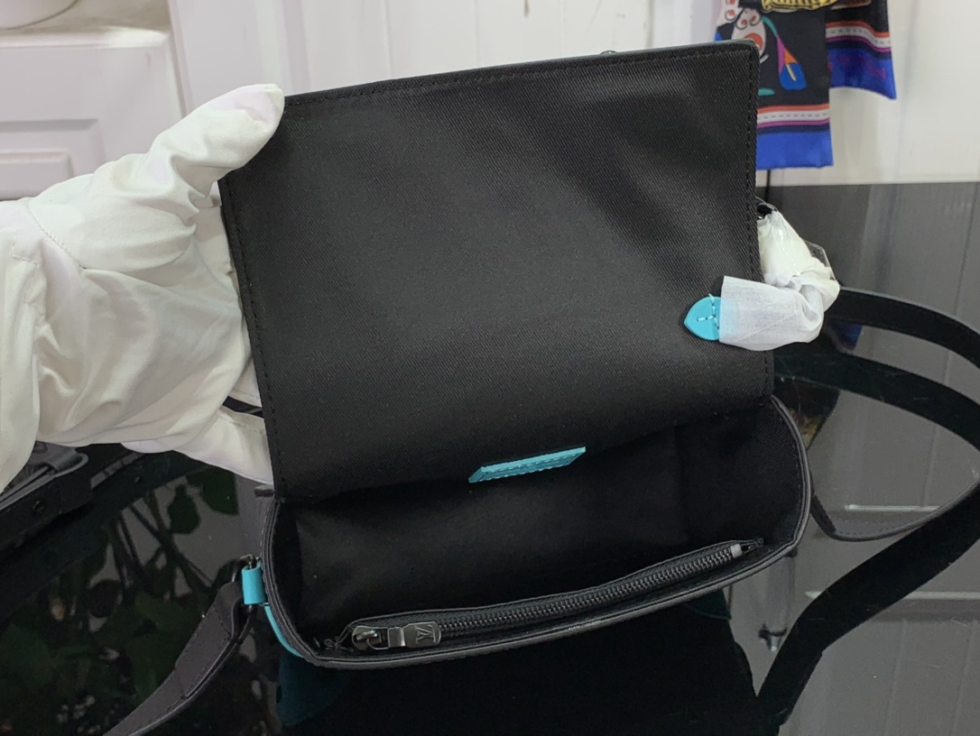 ルイヴィトン スティーマー 新作 Louis Vuitton スティーマー・ウェアラブル ウォレット ターコイズ M11496 モノグラム・エクリプス リバース キャンバス ブラック金具 - 画像 (3)