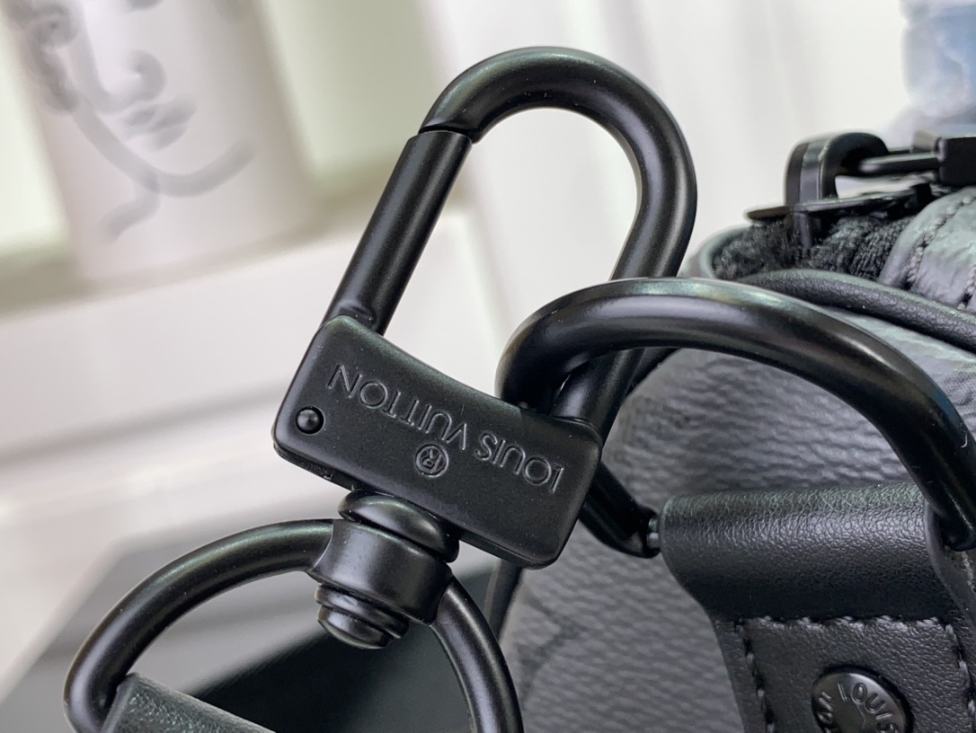ルイヴィトン バンドリエール 新作 Louis Vuitton キーポル・バンドリエール 25 ターコイズ M11645 モノグラム・エクリプス ブラック金具 ボストンバッグ - 画像 (4)