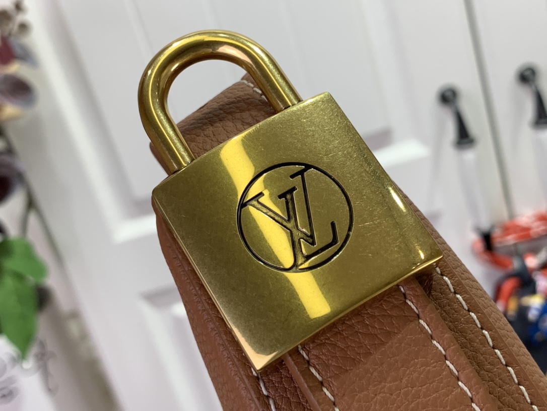 ルイヴィトン バムバッグ 新作 Louis Vuitton Low Key Bumbag コニャック M83546 グレインカーフレザー ゴールド金具 - 画像 (6)