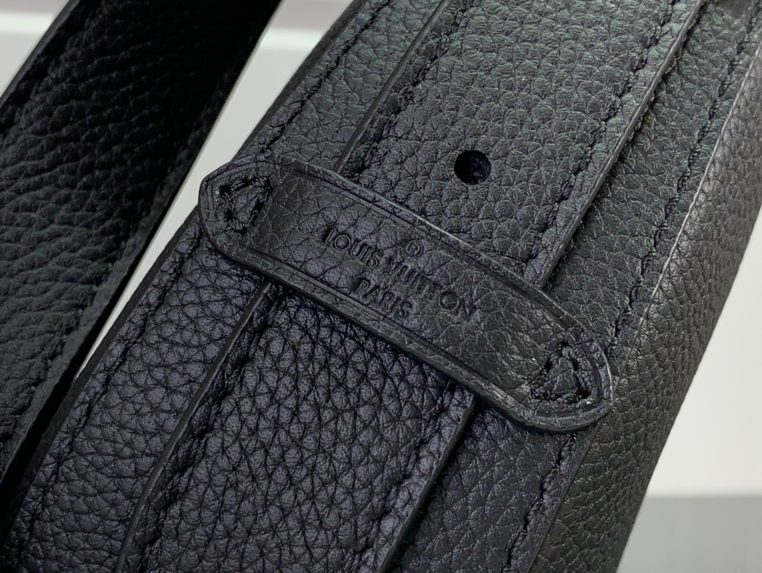 ルイヴィトン バムバッグ 新作 Louis Vuitton Low Key Bumbag ブラック M11429 グレインカーフレザー ゴールド金具 - 画像 (4)