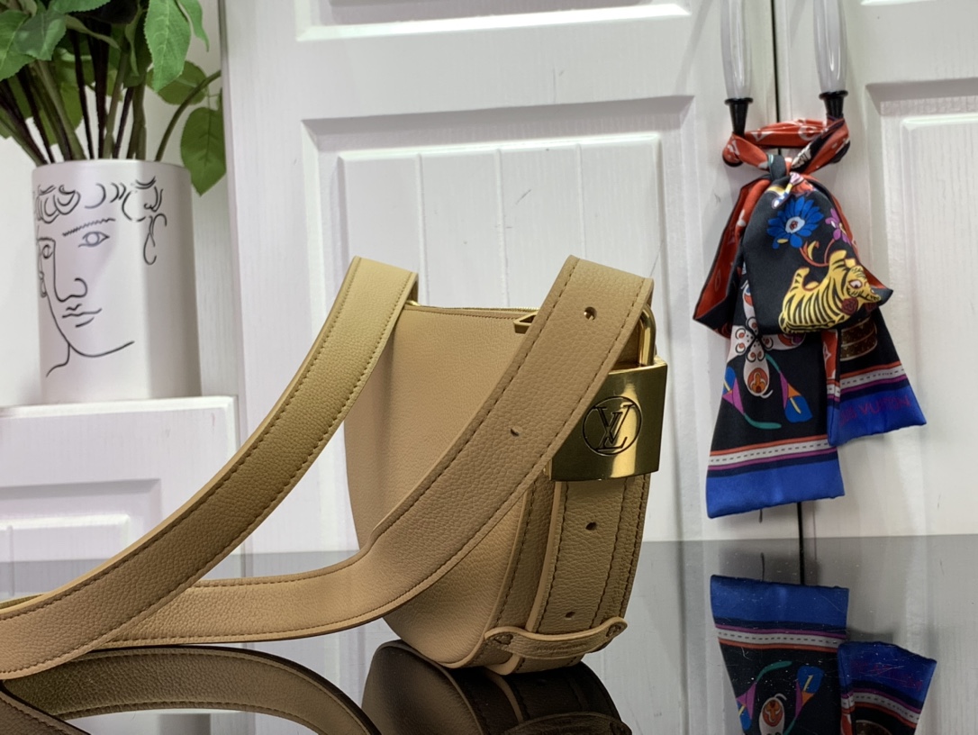 ルイヴィトン バムバッグ 新作 Louis Vuitton Low Key Bumbag Urban Yellow m83546 グレインカーフレザー ゴールド金具 - 画像 (9)