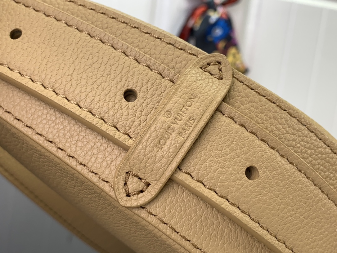 ルイヴィトン バムバッグ 新作 Louis Vuitton Low Key Bumbag Urban Yellow m83546 グレインカーフレザー ゴールド金具 - 画像 (5)