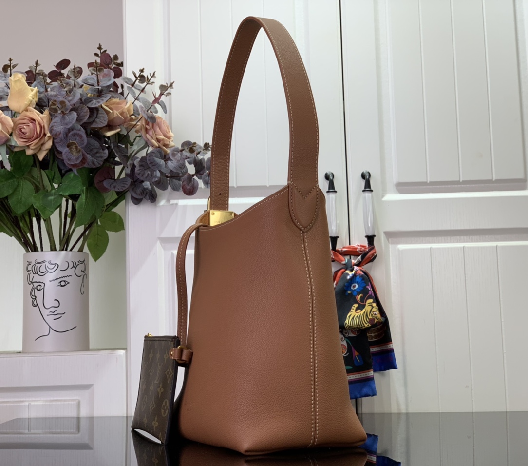 ルイヴィトン ホーボーバッグ 新作 Louis Vuitton ロウキー・ホーボー PM コニャック M25354 カーフレザー ゴールド金具 - 画像 (9)