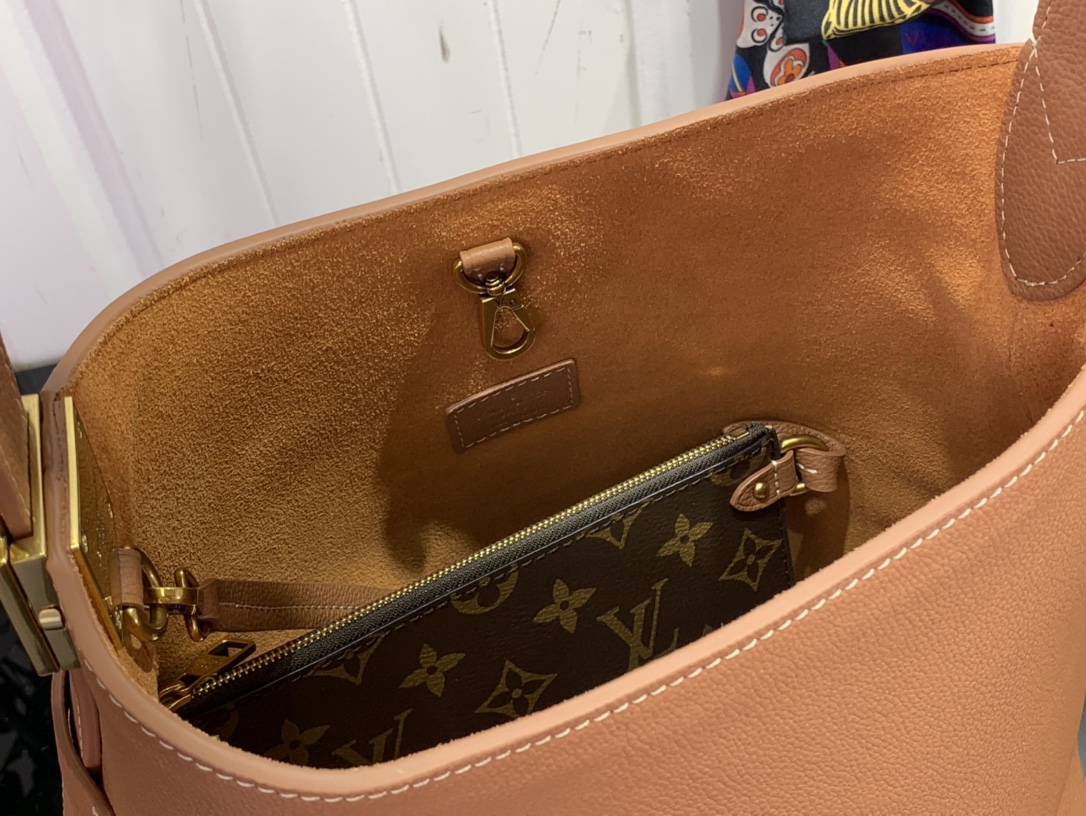 ルイヴィトン ホーボーバッグ 新作 Louis Vuitton ロウキー・ホーボー PM コニャック M25354 カーフレザー ゴールド金具 - 画像 (3)