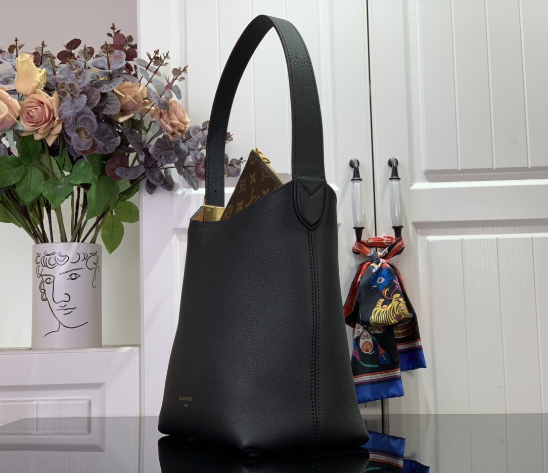 ルイヴィトン ホーボーバッグ 新作 Louis Vuitton ロウキー・ホーボー PM ブラック M25352 カーフレザー ゴールド金具 - 画像 (9)