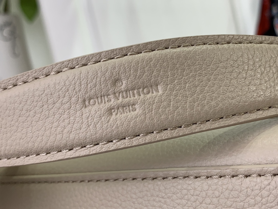 ルイヴィトン ハンドバッグ 新作 Louis Vuitton ロックミー・エヴァー MINI Gris Colombe/Quartz M23442 グレインカーフレザー ゴールド金具 - 画像 (4)