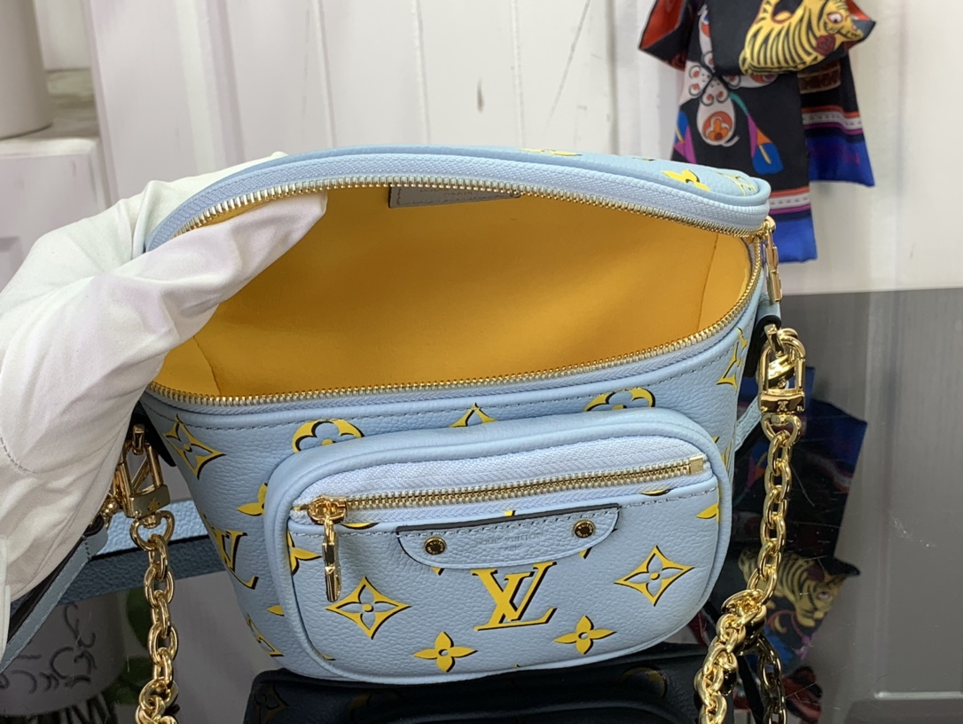 ルイヴィトン バムバッグ 新作 Louis Vuitton ミニ バムバッグ ベビー ブルー M83694 モノグラム・アンプラント レザー ゴールド金具 - 画像 (3)