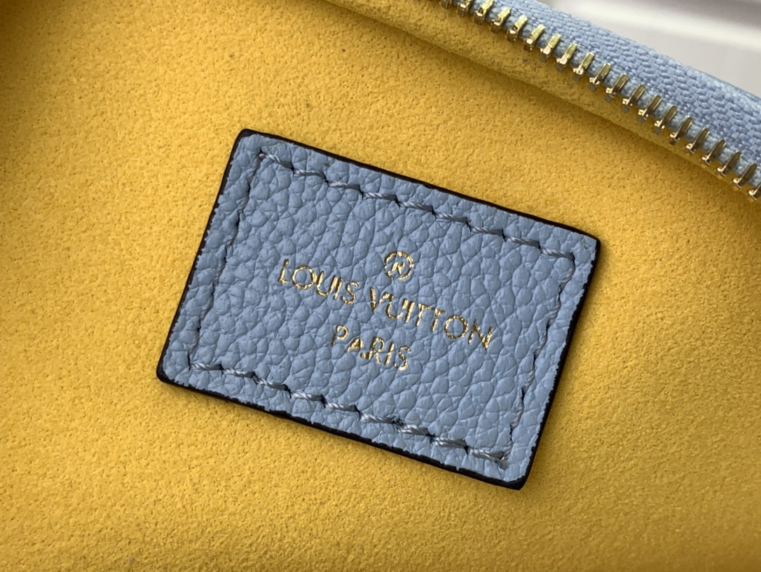 ルイヴィトン バムバッグ 新作 Louis Vuitton ミニ バムバッグ ベビー ブルー M83694 モノグラム・アンプラント レザー ゴールド金具 - 画像 (2)