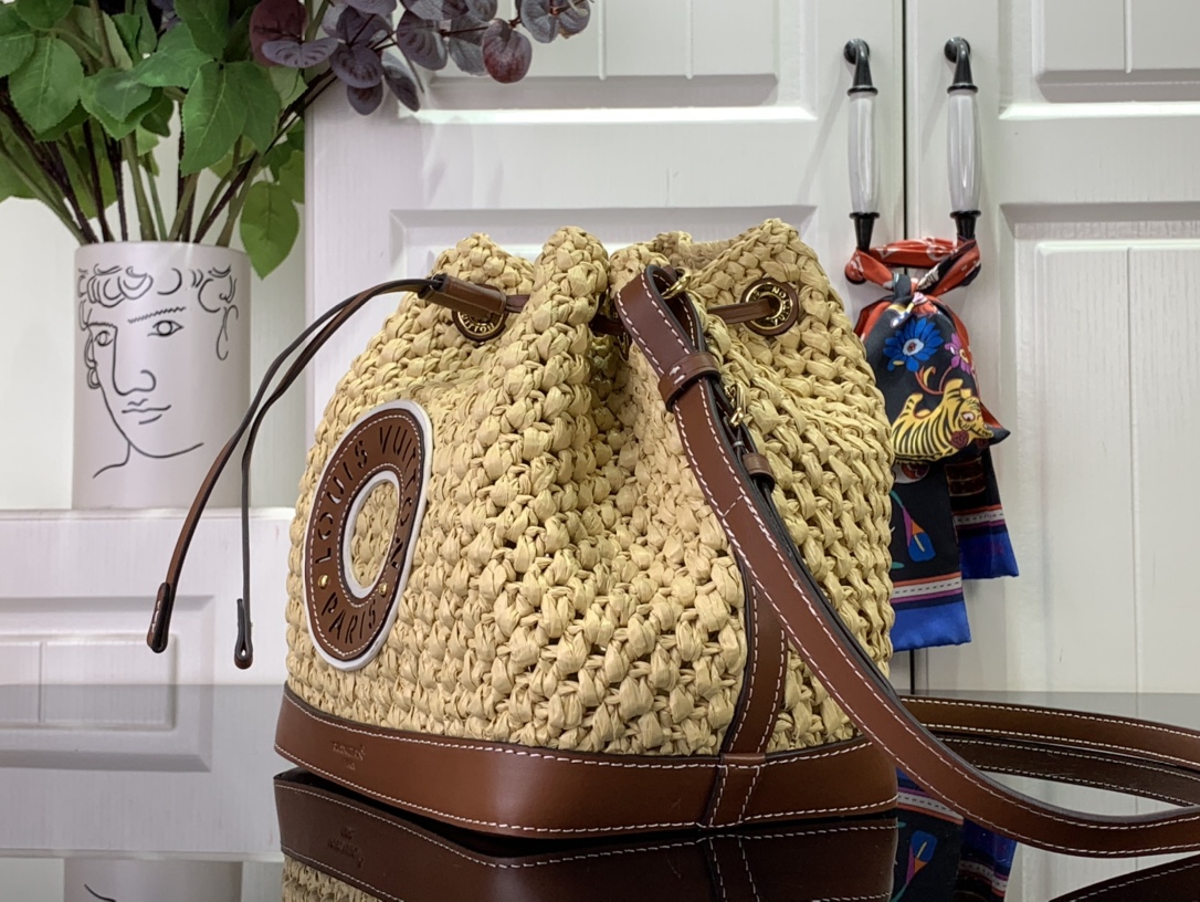ルイヴィトン ショルダーバッグ 新作 Louis Vuitton ノエ BB 2024新作 ナチュラル / タン M24722 ラフィア(ヤシ) ゴールド金具 - 画像 (9)