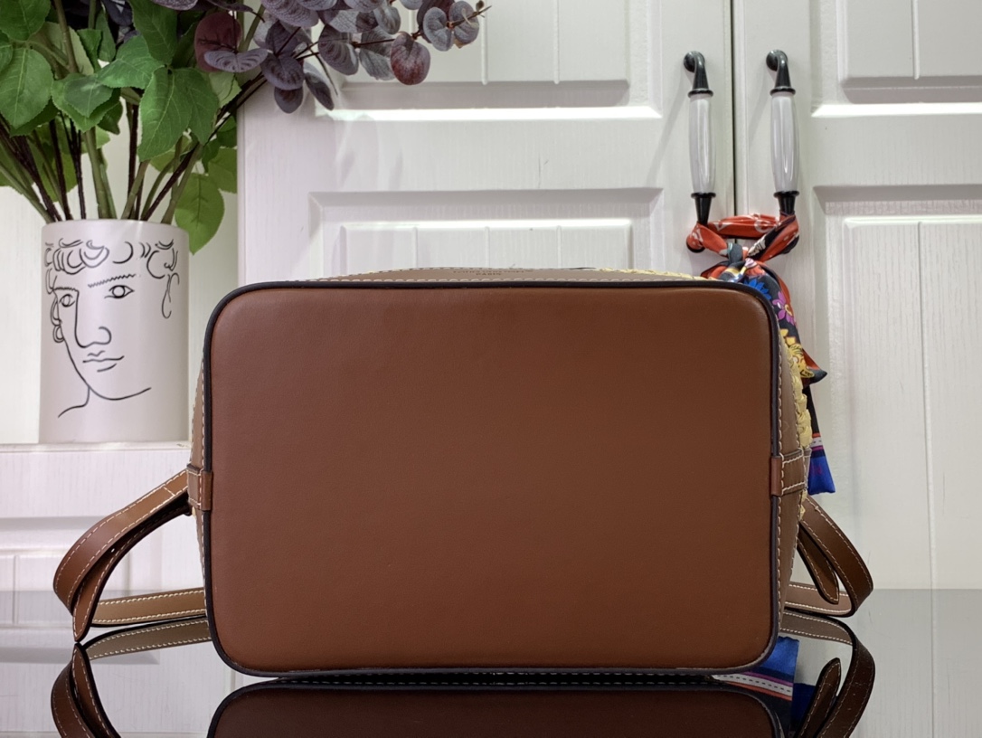ルイヴィトン ショルダーバッグ 新作 Louis Vuitton ノエ BB 2024新作 ナチュラル / タン M24722 ラフィア(ヤシ) ゴールド金具 - 画像 (7)