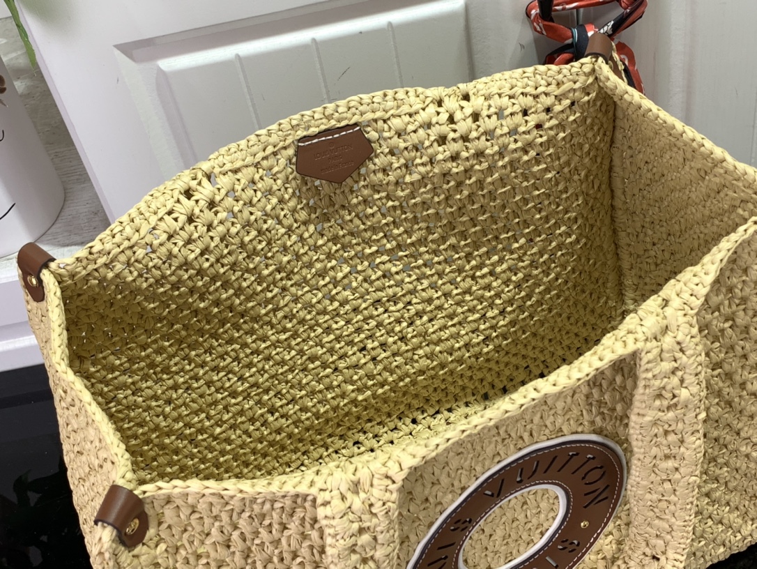 ルイヴィトン トートバッグ 新作 Louis Vuitton オンザゴー MM 2024新作 ナチュラル / タン M24723 ラフィア(ヤシ) ゴールド金具 - 画像 (3)
