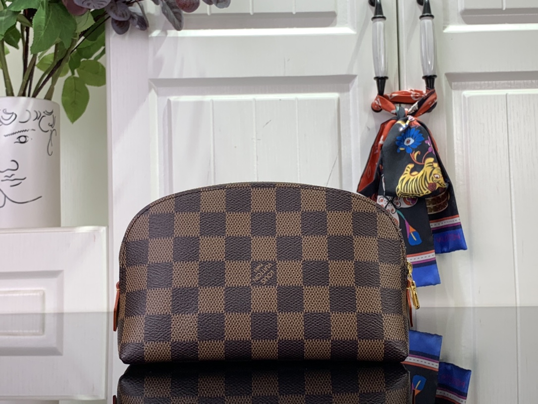 ルイヴィトン 化粧ポーチ 新作 Louis Vuitton ポシェット・コスメティック PM ブラウン N47516 ダミエ・キャンバス ゴールド金具 - 画像 (8)