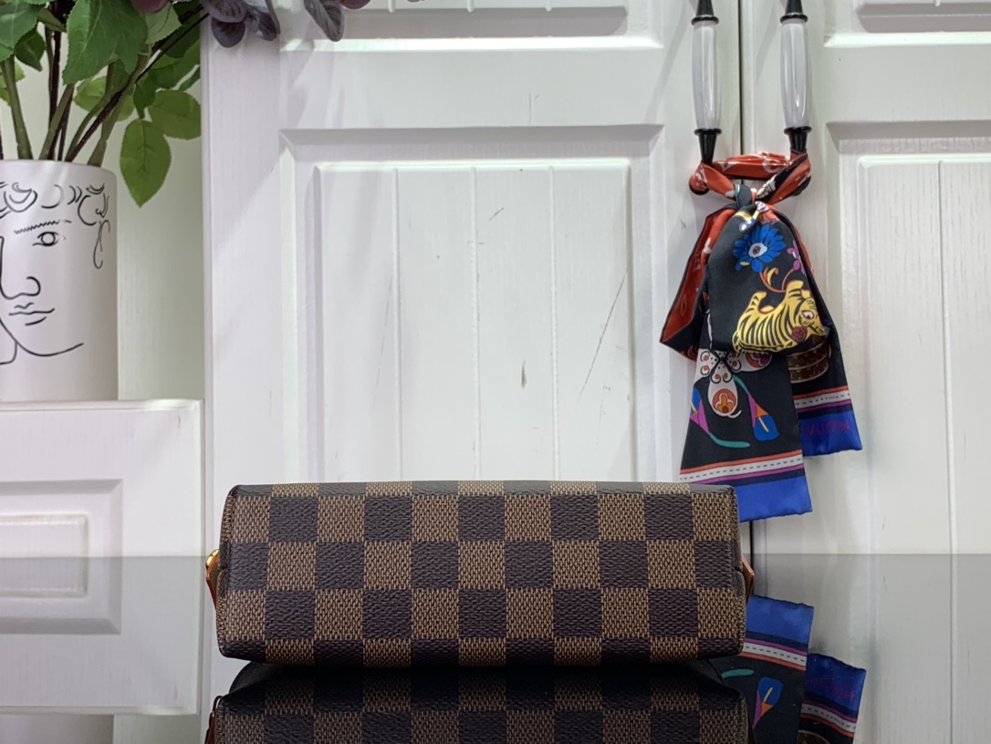 ルイヴィトン 化粧ポーチ 新作 Louis Vuitton ポシェット・コスメティック PM ブラウン N47516 ダミエ・キャンバス ゴールド金具 - 画像 (7)