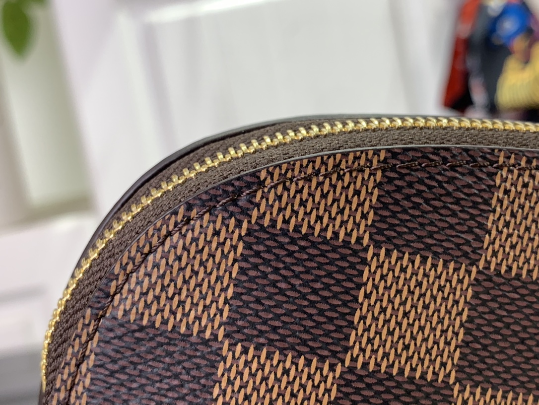 ルイヴィトン 化粧ポーチ 新作 Louis Vuitton ポシェット・コスメティック PM ブラウン N47516 ダミエ・キャンバス ゴールド金具 - 画像 (5)