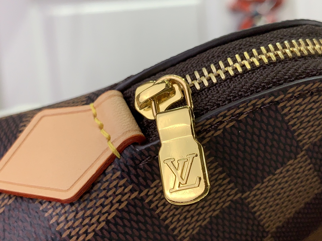 ルイヴィトン 化粧ポーチ 新作 Louis Vuitton ポシェット・コスメティック PM ブラウン N47516 ダミエ・キャンバス ゴールド金具 - 画像 (4)