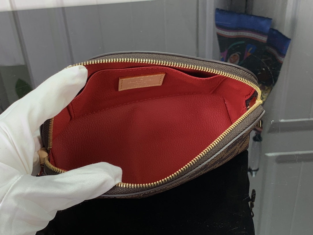 ルイヴィトン 化粧ポーチ 新作 Louis Vuitton ポシェット・コスメティック PM ブラウン N47516 ダミエ・キャンバス ゴールド金具 - 画像 (3)