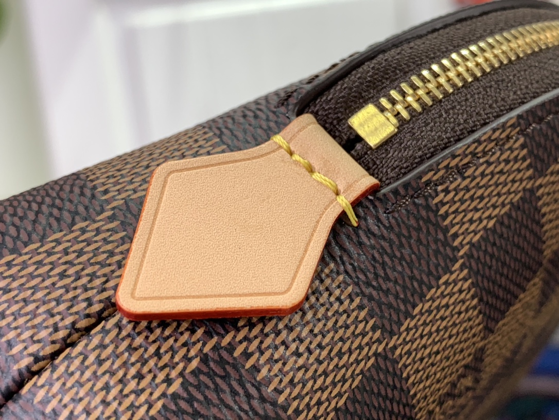 ルイヴィトン 化粧ポーチ 新作 Louis Vuitton ポシェット・コスメティック MM ブラウン M46579 ダミエ・キャンバス ゴールド金具 - 画像 (6)