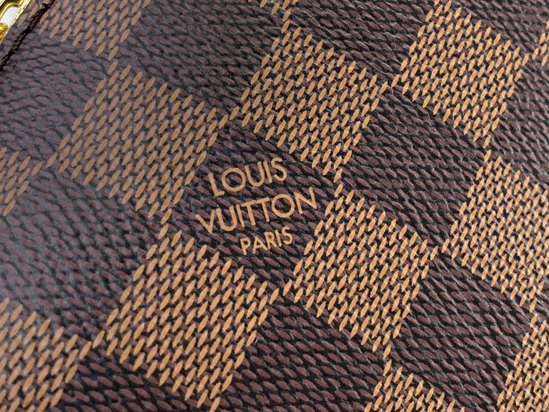 ルイヴィトン 化粧ポーチ 新作 Louis Vuitton ポシェット・コスメティック MM ブラウン M46579 ダミエ・キャンバス ゴールド金具 - 画像 (5)