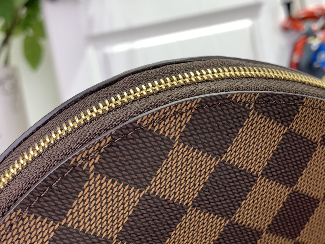 ルイヴィトン 化粧ポーチ 新作 Louis Vuitton ポシェット・コスメティック MM ブラウン M46579 ダミエ・キャンバス ゴールド金具 - 画像 (4)