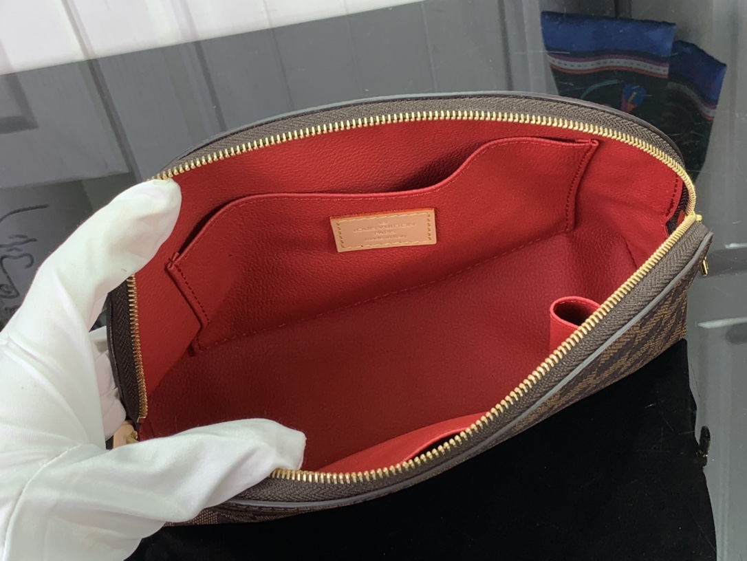 ルイヴィトン 化粧ポーチ 新作 Louis Vuitton ポシェット・コスメティック MM ブラウン M46579 ダミエ・キャンバス ゴールド金具 - 画像 (3)