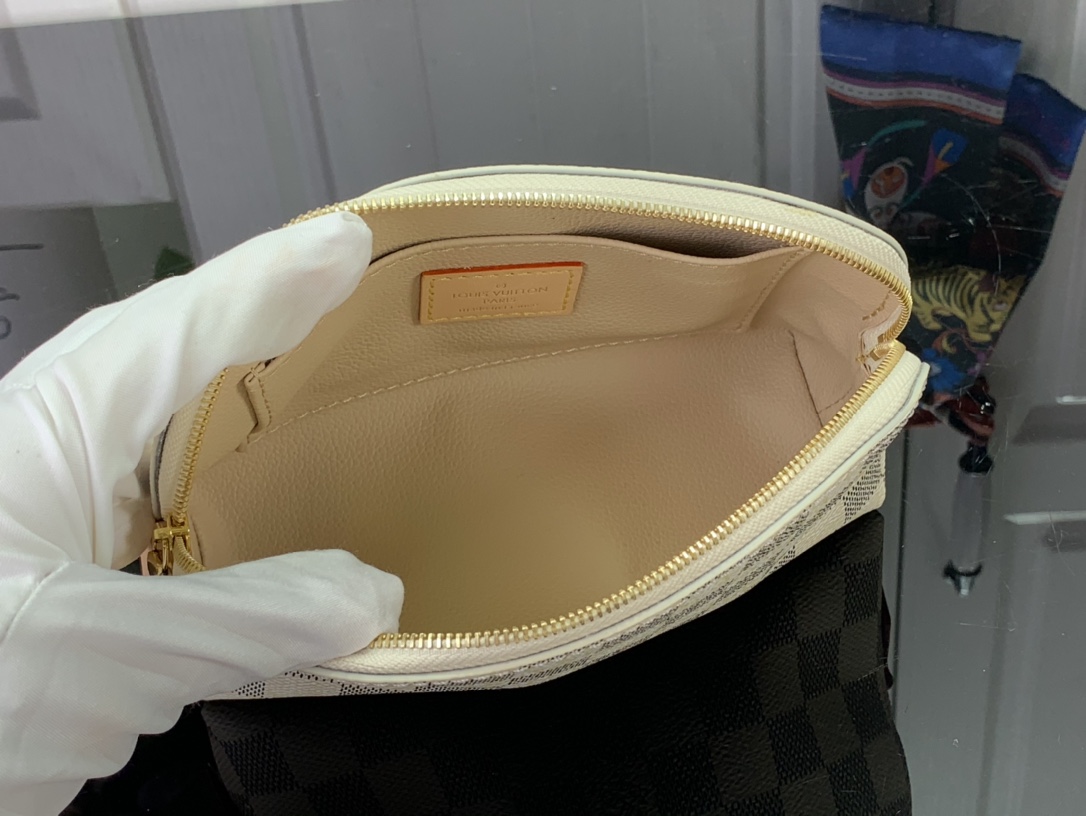 ルイヴィトン 化粧ポーチ 新作 Louis Vuitton ポシェット・コスメティック PM ダミエアズール N60024 ダミエ・アズール キャンバス ゴールド金具 - 画像 (3)