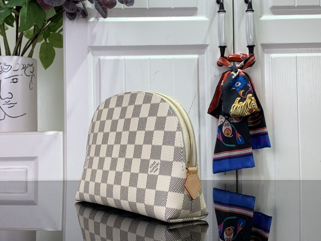 ルイヴィトン 化粧ポーチ 新作 Louis Vuitton ポシェット・コスメティック MM ダミエアズール M46579 ダミエ・アズール キャンバス ゴールド金具 - 画像 (9)