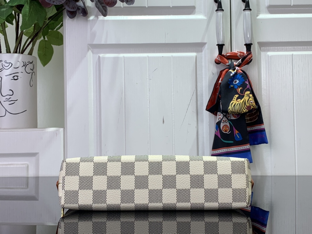 ルイヴィトン 化粧ポーチ 新作 Louis Vuitton ポシェット・コスメティック MM ダミエアズール M46579 ダミエ・アズール キャンバス ゴールド金具 - 画像 (7)