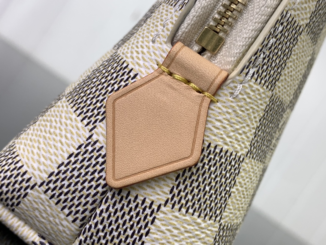 ルイヴィトン 化粧ポーチ 新作 Louis Vuitton ポシェット・コスメティック MM ダミエアズール M46579 ダミエ・アズール キャンバス ゴールド金具 - 画像 (6)