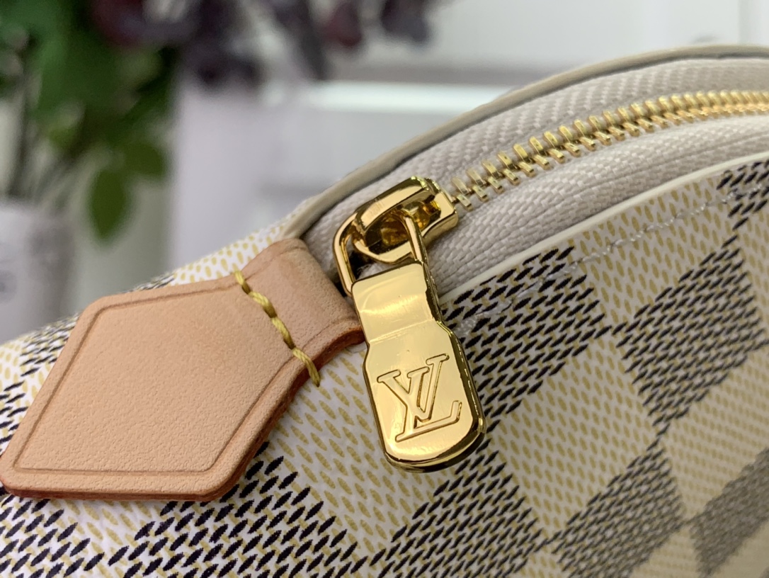 ルイヴィトン 化粧ポーチ 新作 Louis Vuitton ポシェット・コスメティック MM ダミエアズール M46579 ダミエ・アズール キャンバス ゴールド金具 - 画像 (5)