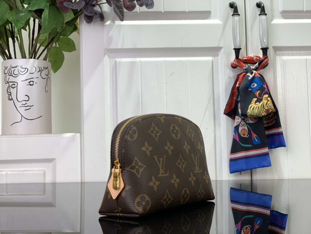 ルイヴィトン 化粧ポーチ 新作 Louis Vuitton ポシェット・コスメティック PM ダークブラウン M47515 モノグラム・キャンバス ゴールド金具 - 画像 (9)