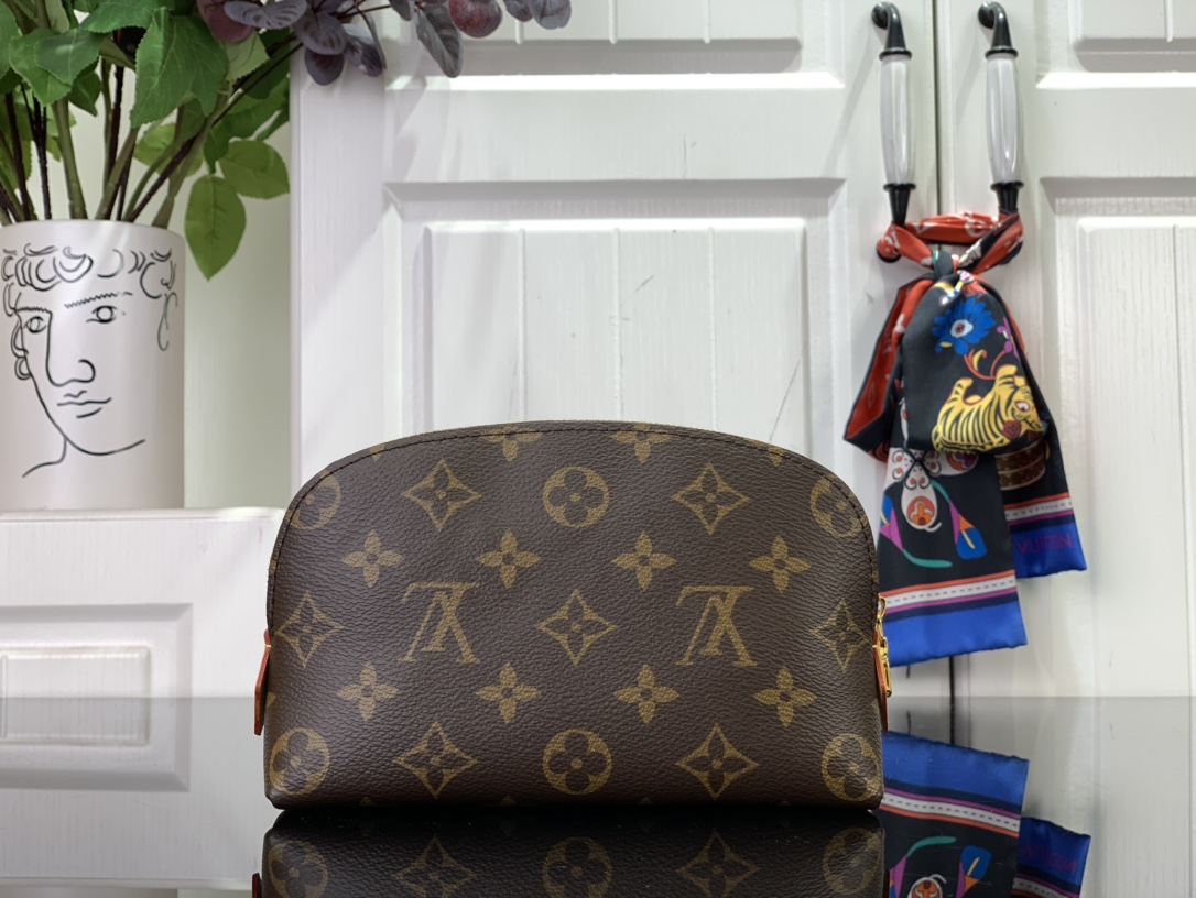 ルイヴィトン 化粧ポーチ 新作 Louis Vuitton ポシェット・コスメティック PM ダークブラウン M47515 モノグラム・キャンバス ゴールド金具 - 画像 (8)
