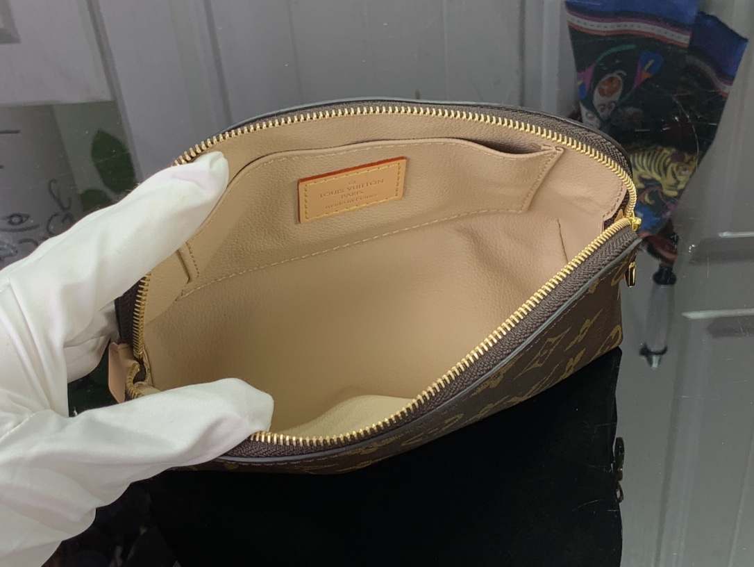 ルイヴィトン 化粧ポーチ 新作 Louis Vuitton ポシェット・コスメティック PM ダークブラウン M47515 モノグラム・キャンバス ゴールド金具 - 画像 (3)